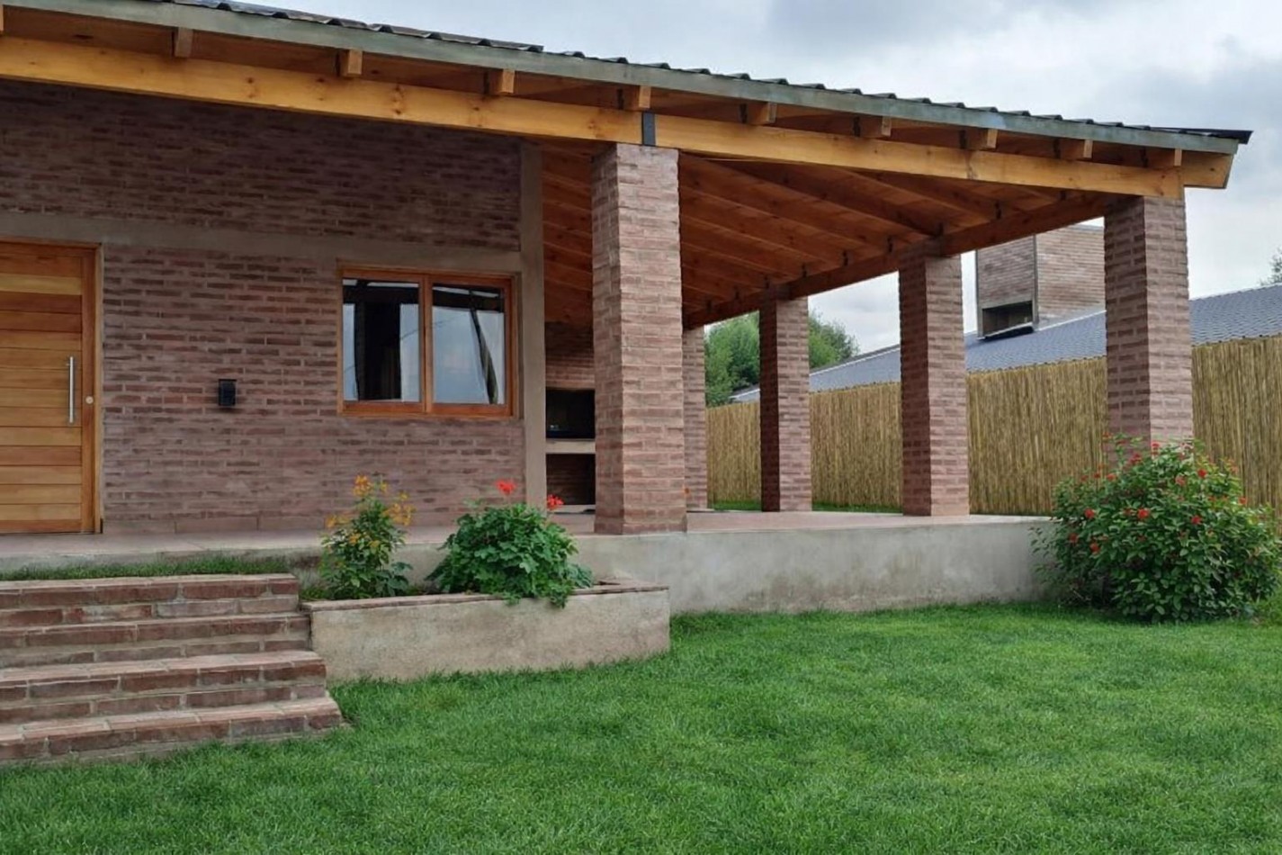 A ESTRENAR Y FINANCIACION - CASA DE 2 DORMITORIOS - POTRERO DE GARAY.