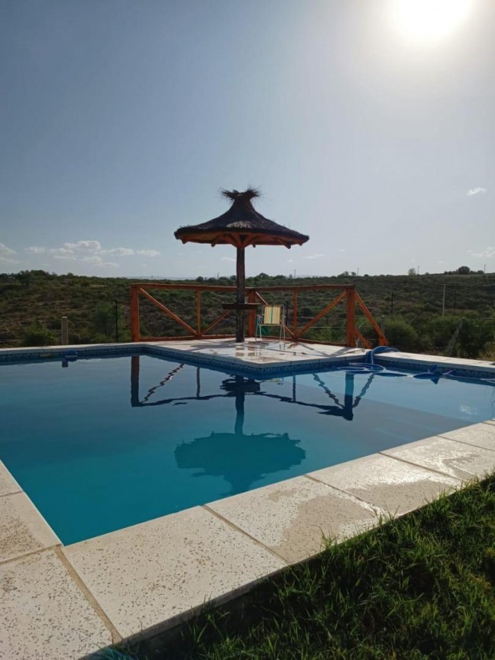 CASA CON PILETA EN VENTA - VILLA SANTA CRUZ DEL LAGO, CORDOBA.