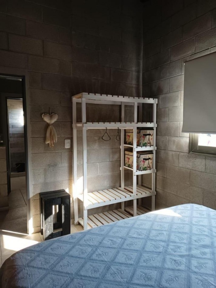 CASA CON PILETA EN VENTA - VILLA SANTA CRUZ DEL LAGO, CORDOBA.