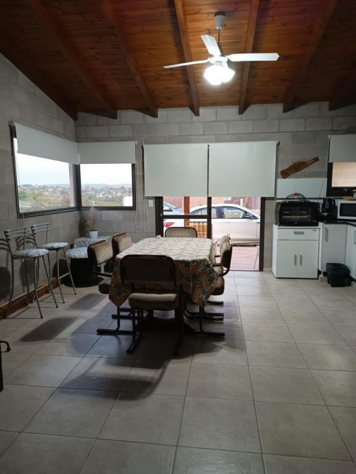 CASA CON PILETA EN VENTA - VILLA SANTA CRUZ DEL LAGO, CORDOBA.