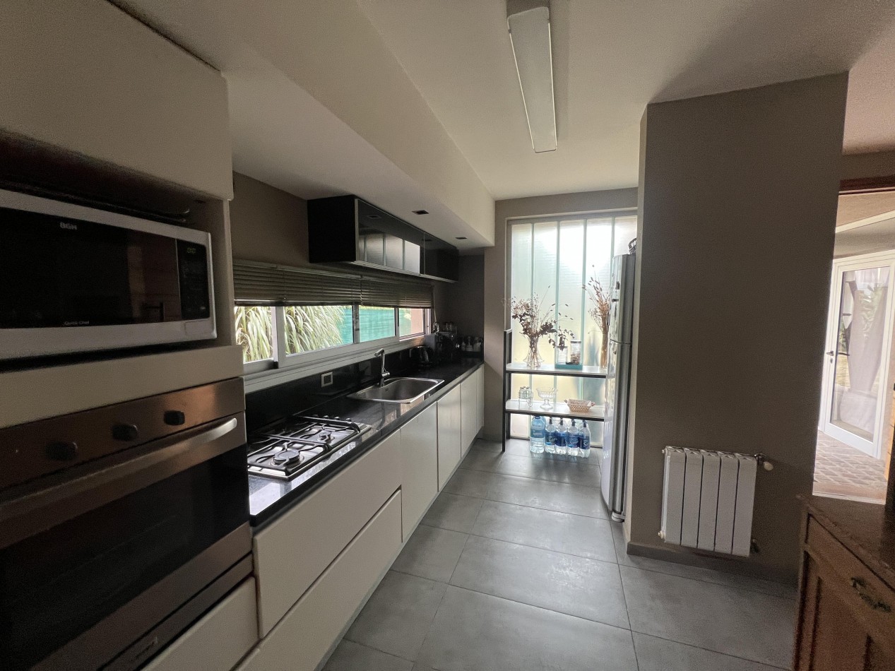 CAÑUELAS VILLAGE - CASA EN VENTA 3 DORMITORIOS CON PILETA.