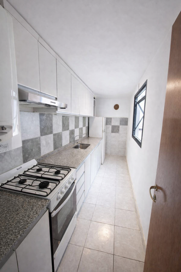 VENTA PISO COMPLETO  2 DORMI CON TERRAZA EN GRAL PAZ 