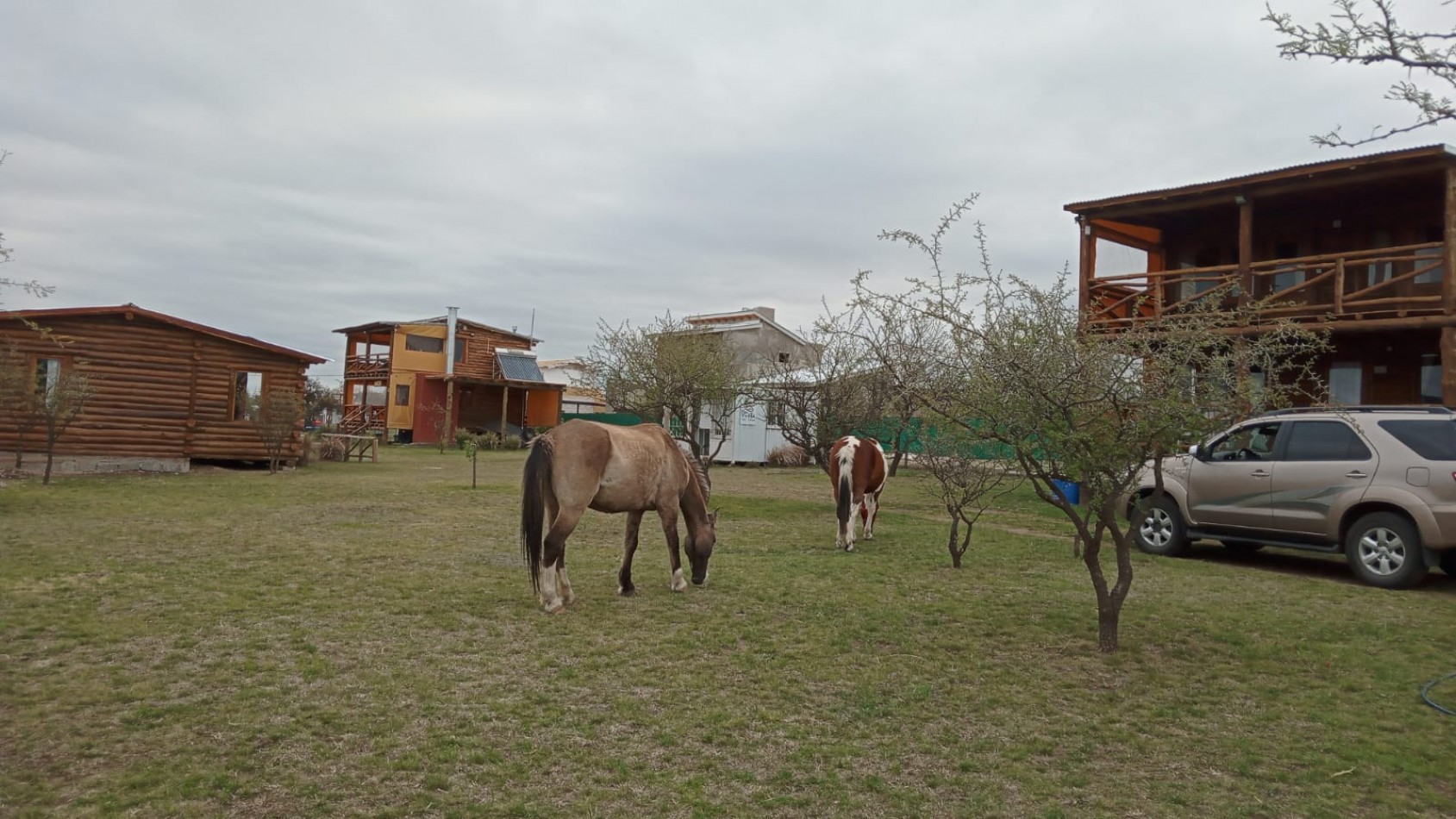 COMPLEJO DE 4 CABAÑAS VENTA LOS ESPINILLOS - POTRERO DE GARAY 
