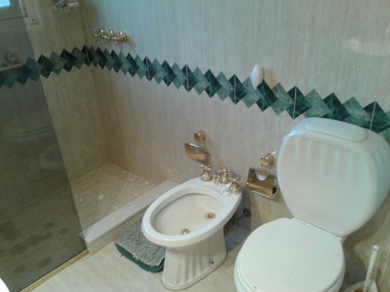 CABANA - VENTA CASA CHALET DE 3 DORMITORIOS CON PILETA.