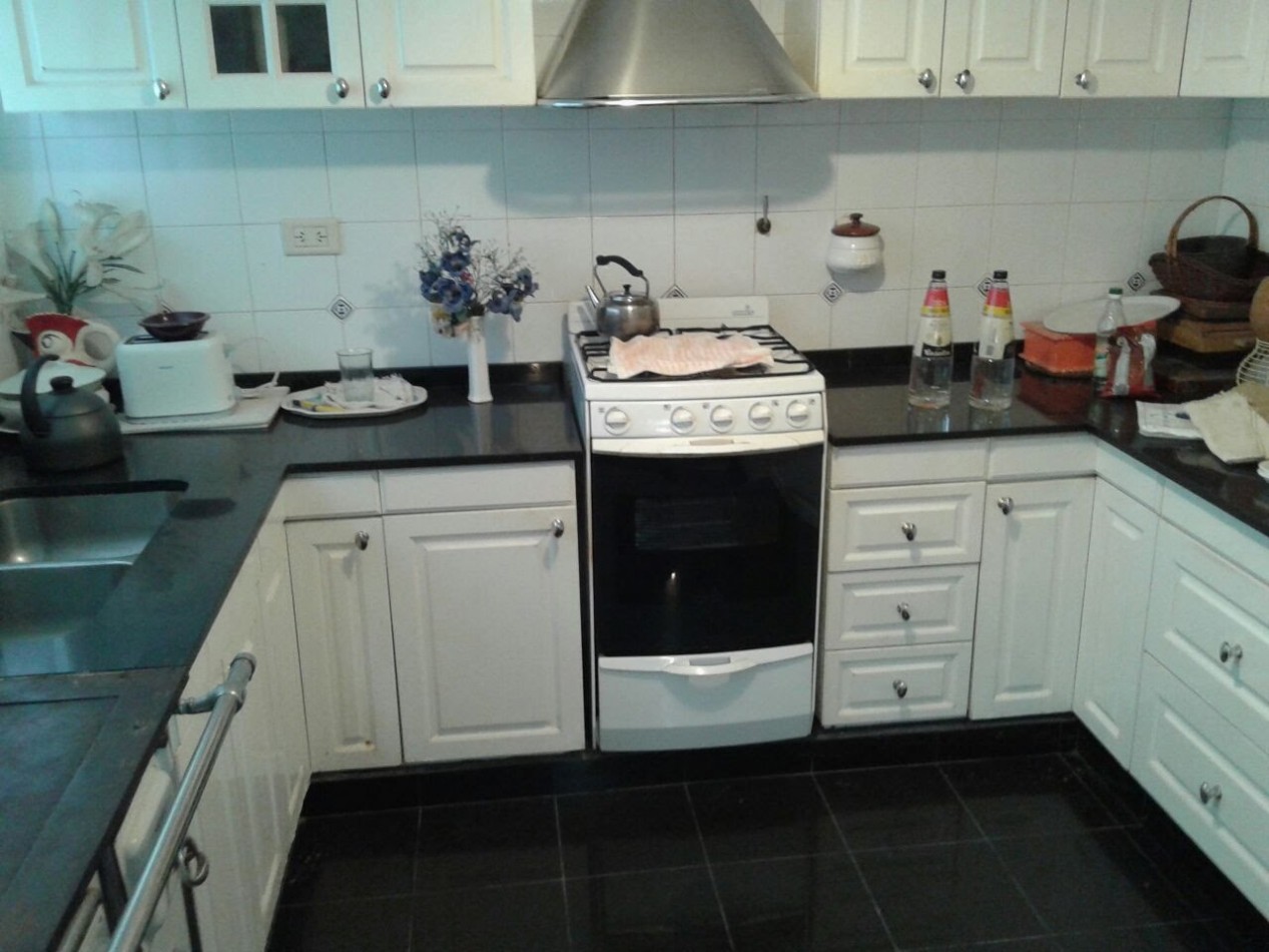 CABANA - VENTA CASA CHALET DE 3 DORMITORIOS CON PILETA.