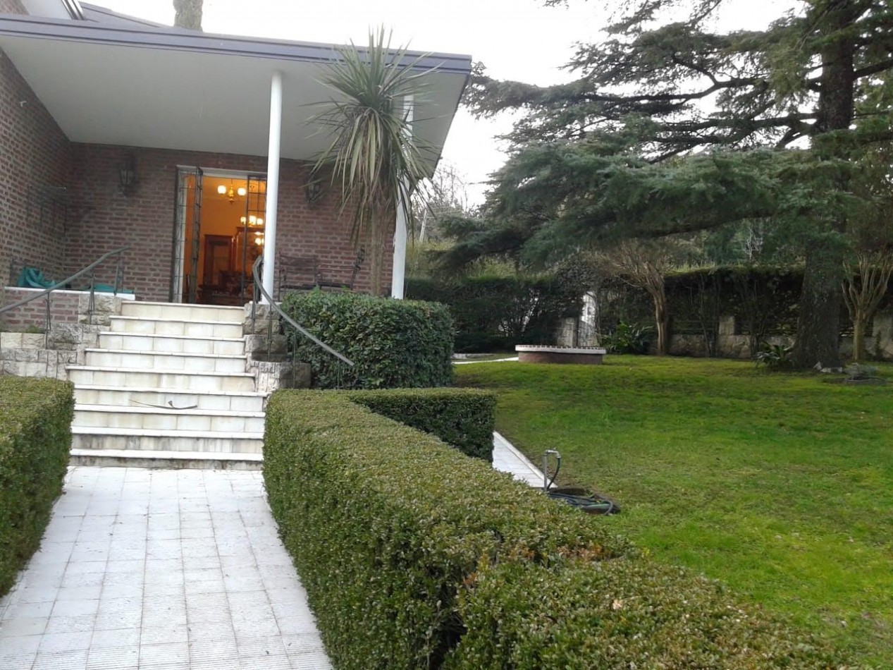 CABANA - VENTA CASA CHALET DE 3 DORMITORIOS CON PILETA.