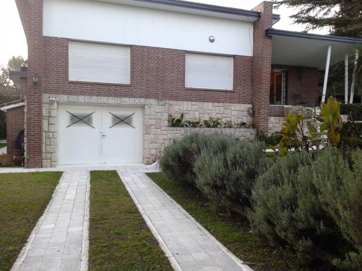CABANA - VENTA CASA CHALET DE 3 DORMITORIOS CON PILETA.