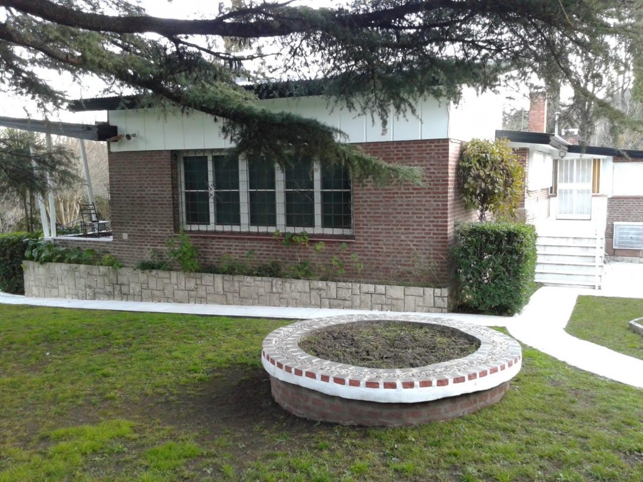 CABANA - VENTA CASA CHALET DE 3 DORMITORIOS CON PILETA.