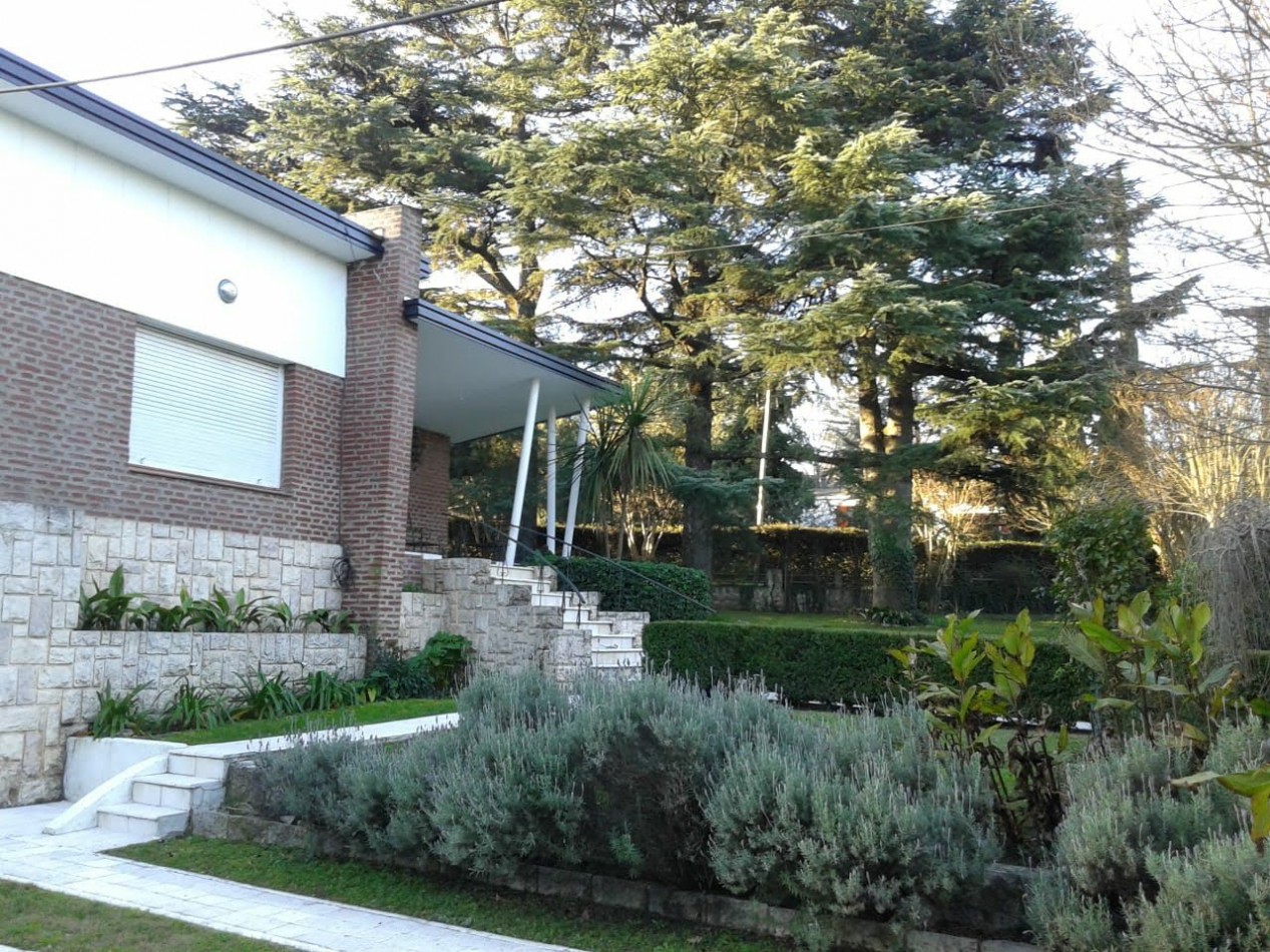 CABANA - VENTA CASA CHALET DE 3 DORMITORIOS CON PILETA.