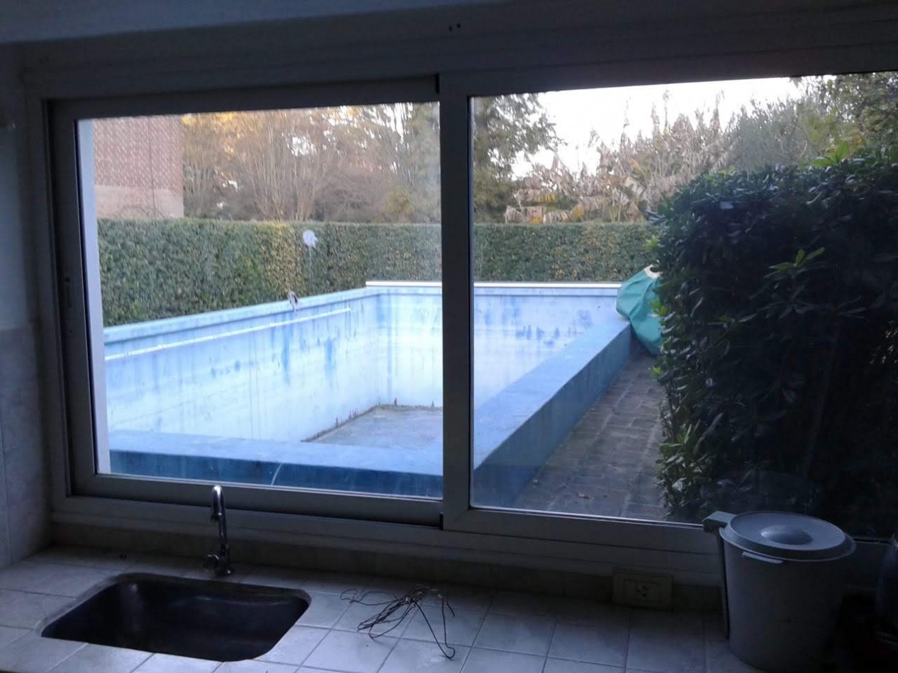 CABANA - VENTA CASA CHALET DE 3 DORMITORIOS CON PILETA.