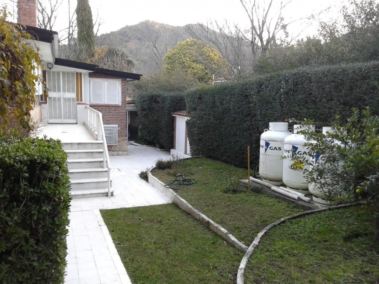 CABANA - VENTA CASA CHALET DE 3 DORMITORIOS CON PILETA.