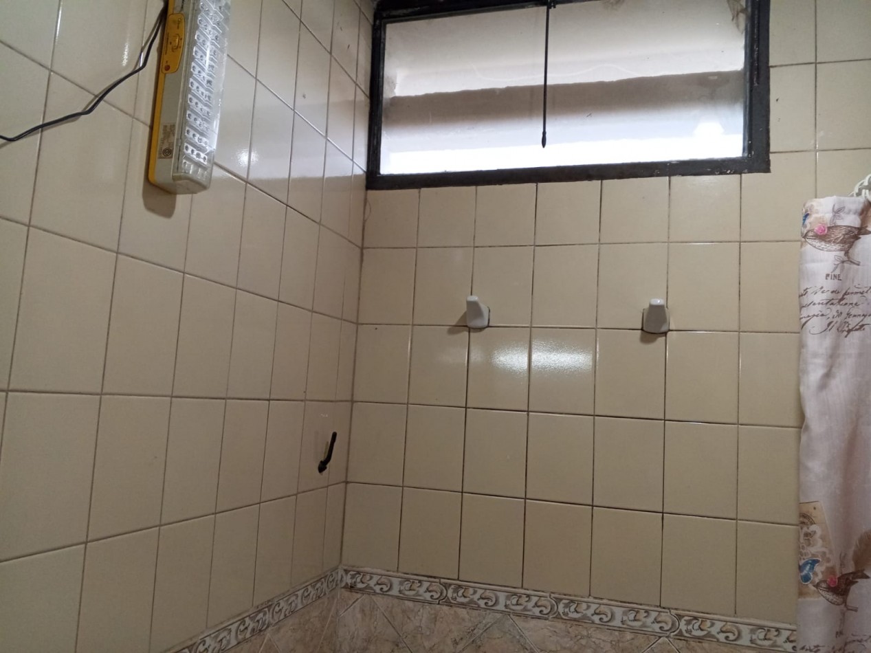 VENDO CASA DE TRES DORMITORIOS MAS 1 DE SERVICIO C/ BAÑO EN B° PARQUE CHACABUCO