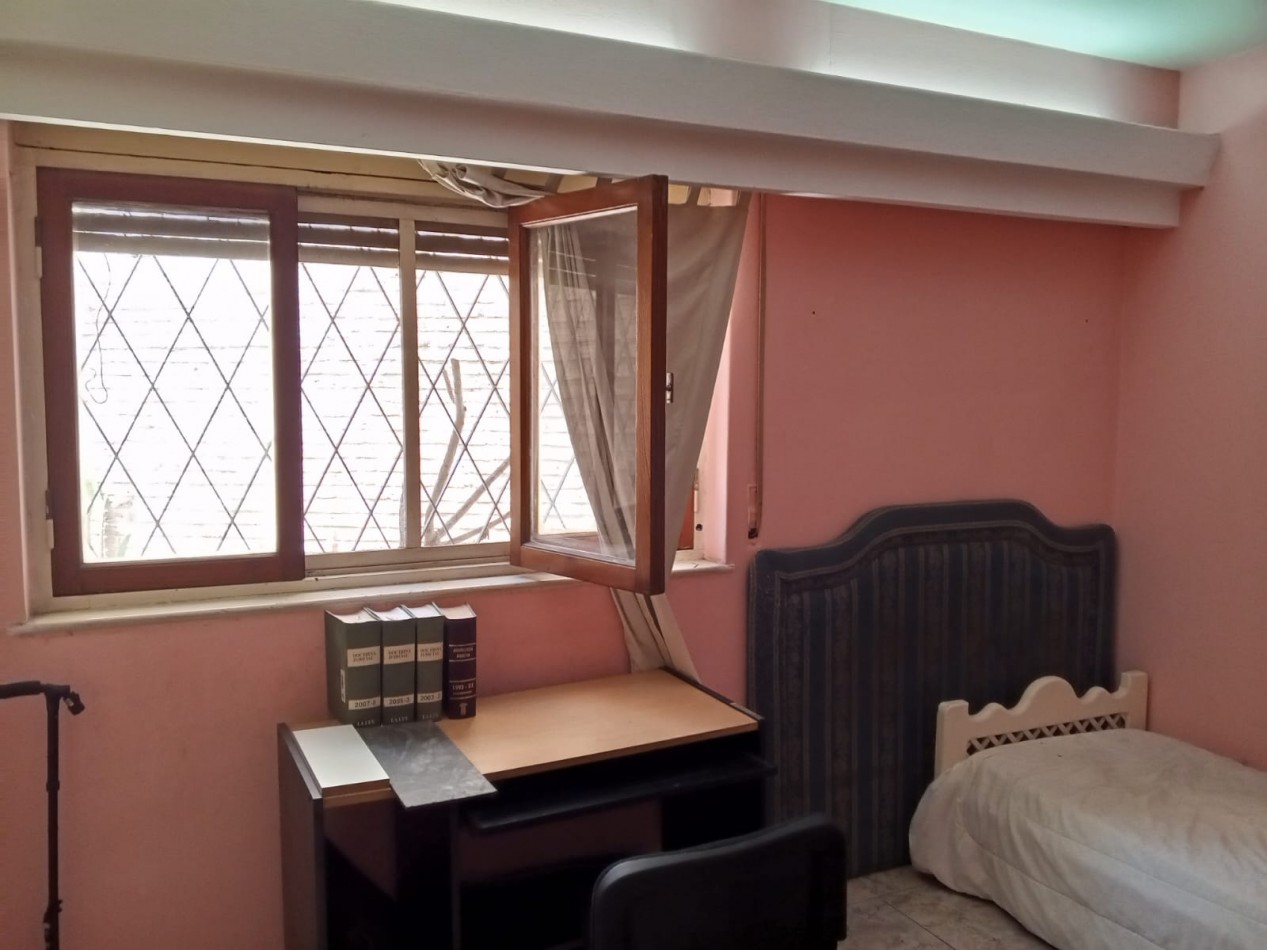 VENDO CASA DE TRES DORMITORIOS MAS 1 DE SERVICIO C/ BAÑO EN B° PARQUE CHACABUCO