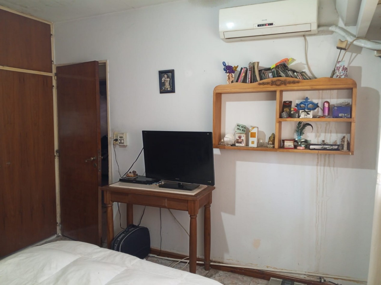 VENDO CASA DE TRES DORMITORIOS MAS 1 DE SERVICIO C/ BAÑO EN B° PARQUE CHACABUCO