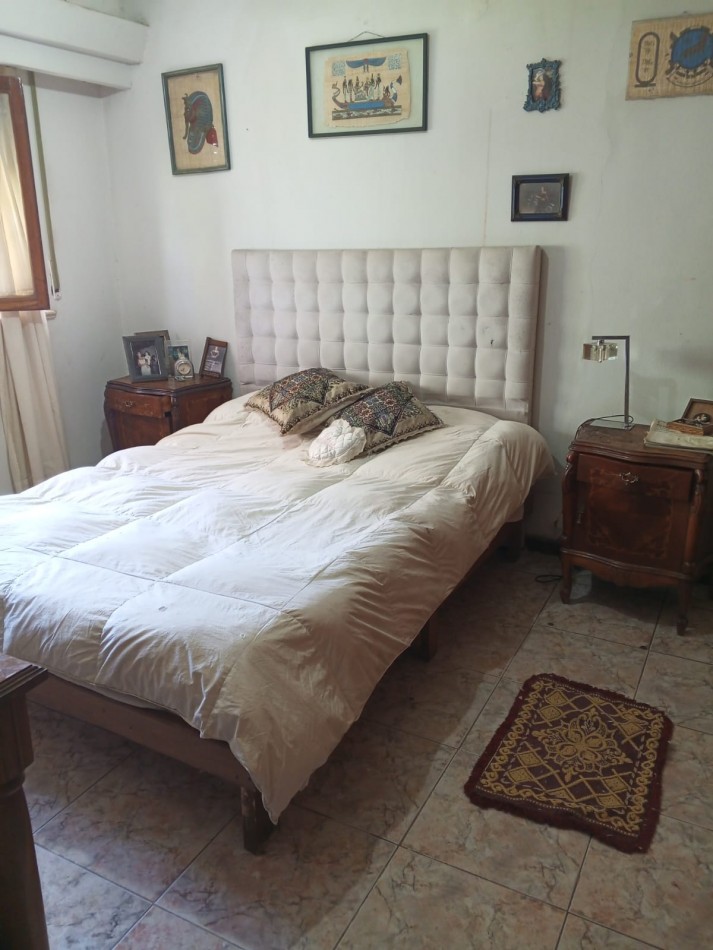 VENDO CASA DE TRES DORMITORIOS MAS 1 DE SERVICIO C/ BAÑO EN B° PARQUE CHACABUCO