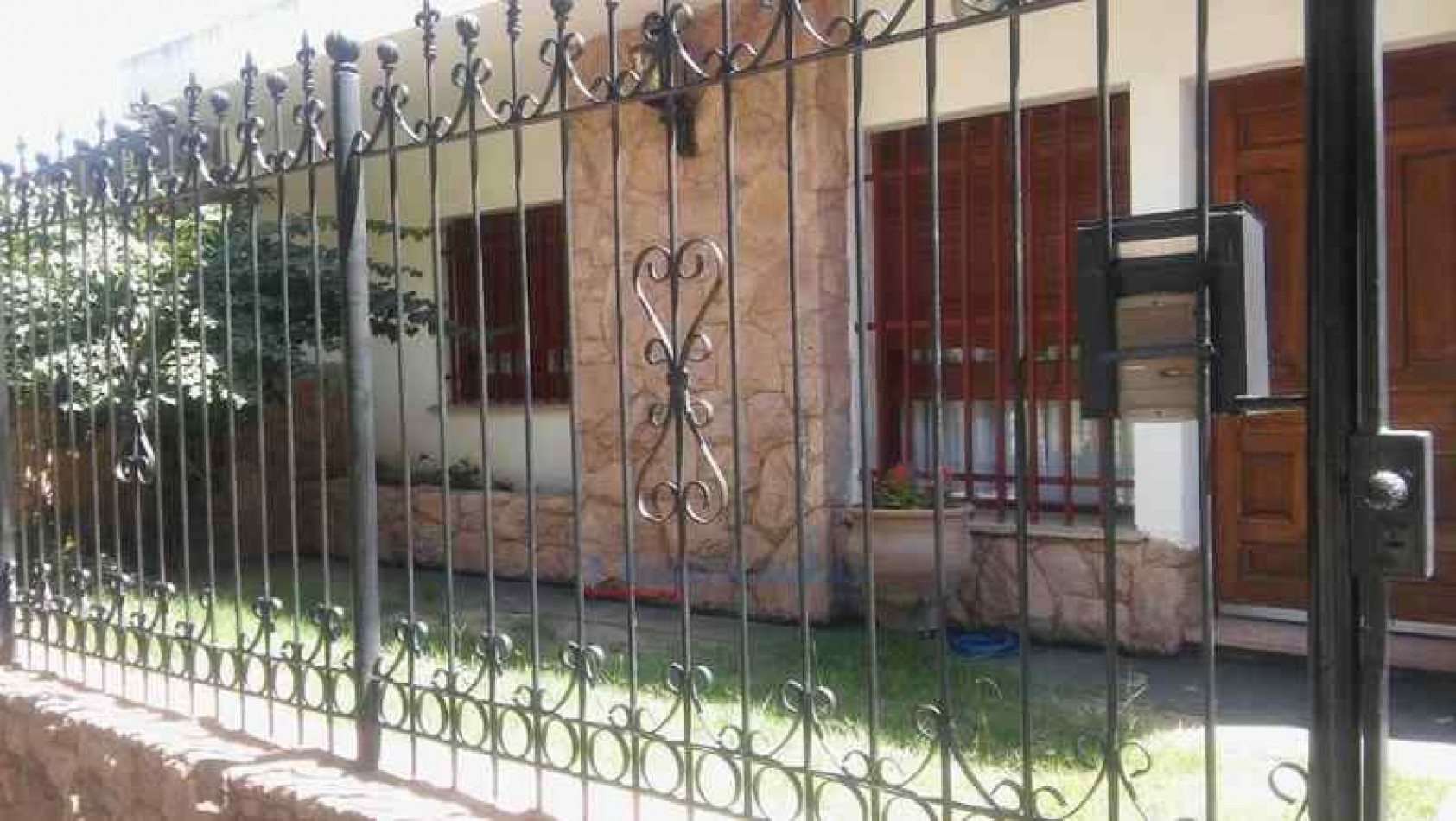 Vendo Casa de 3 dormitorios en B°  Empalme  Apto Bancor Frente A Plaza