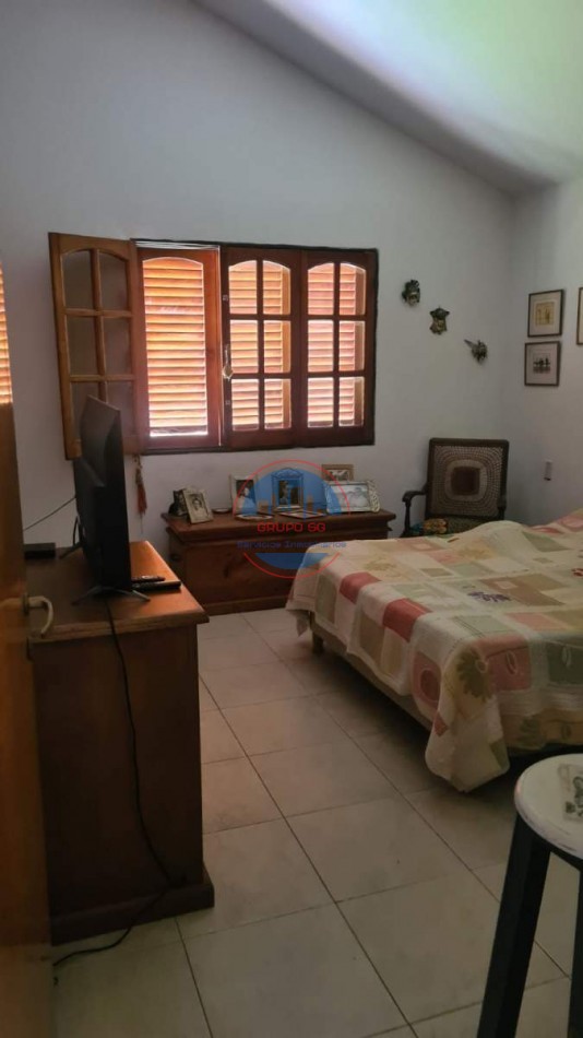 RECTA MARTINOLLI - CASA EN VENTA 4 DORMITORIOS CON PILETA.
