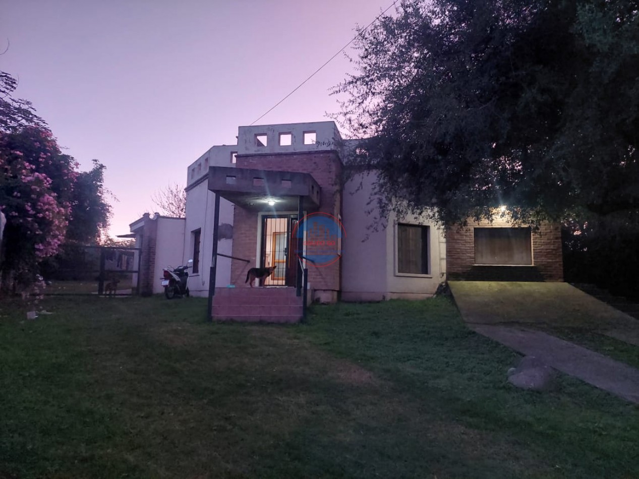 VILLA ALLENDE - CASA DE 4 DORMITORIOS.