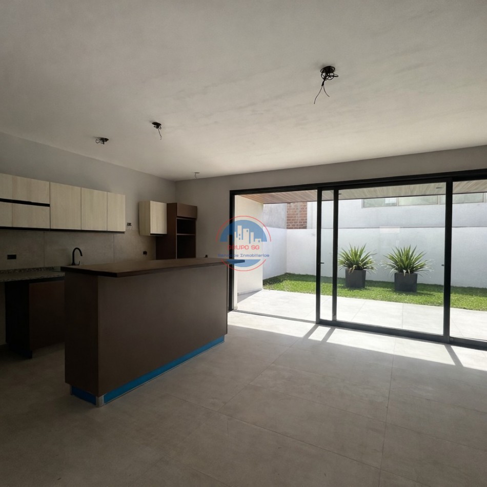 RINCONES DE MANANTIALES - CASA DE 3 DORMITORIOS Y COCHERA DOBLE.