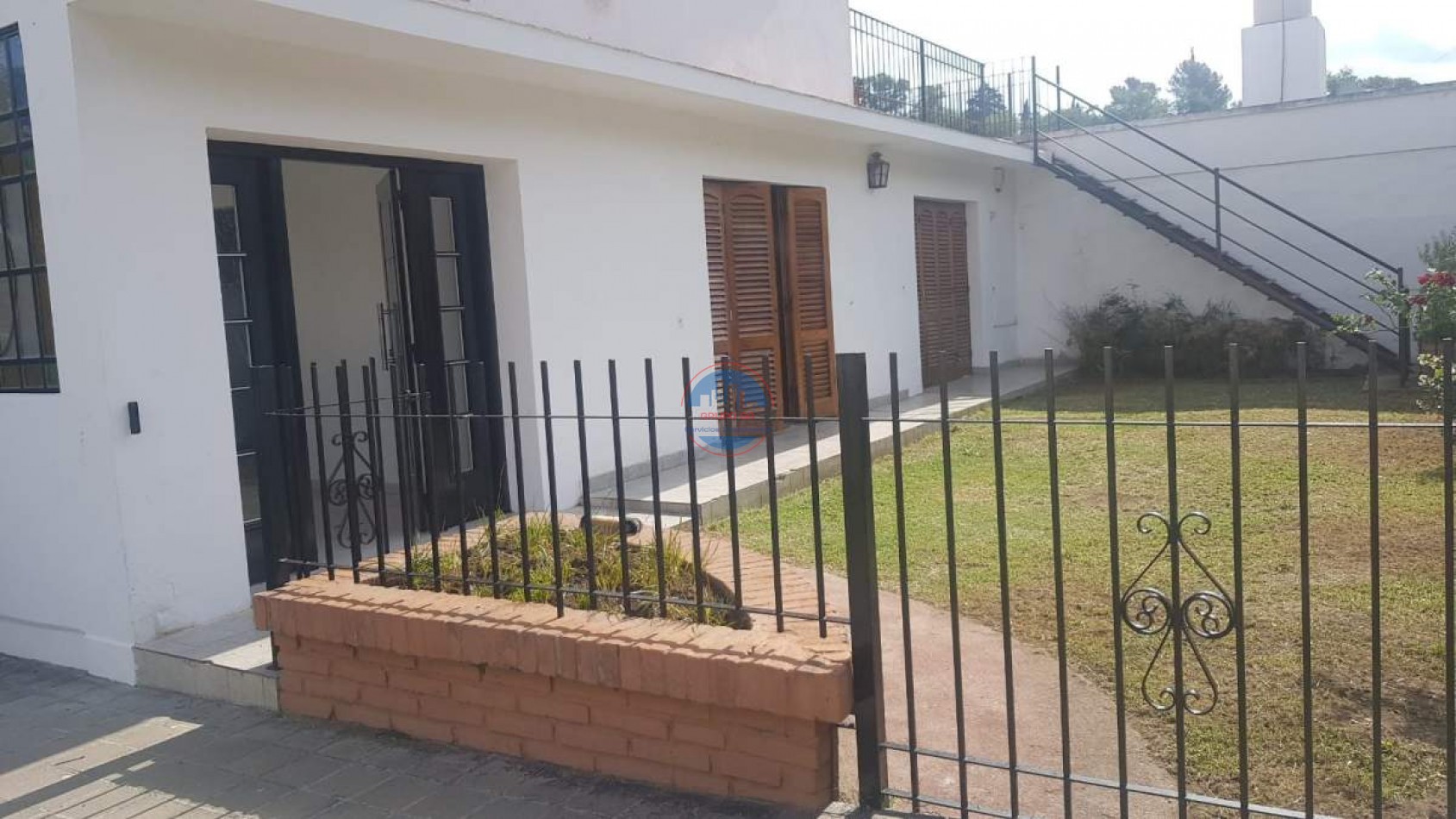RECTA MARTINOLLI - CASA EN VENTA 4 DORMITORIOS CON PILETA.