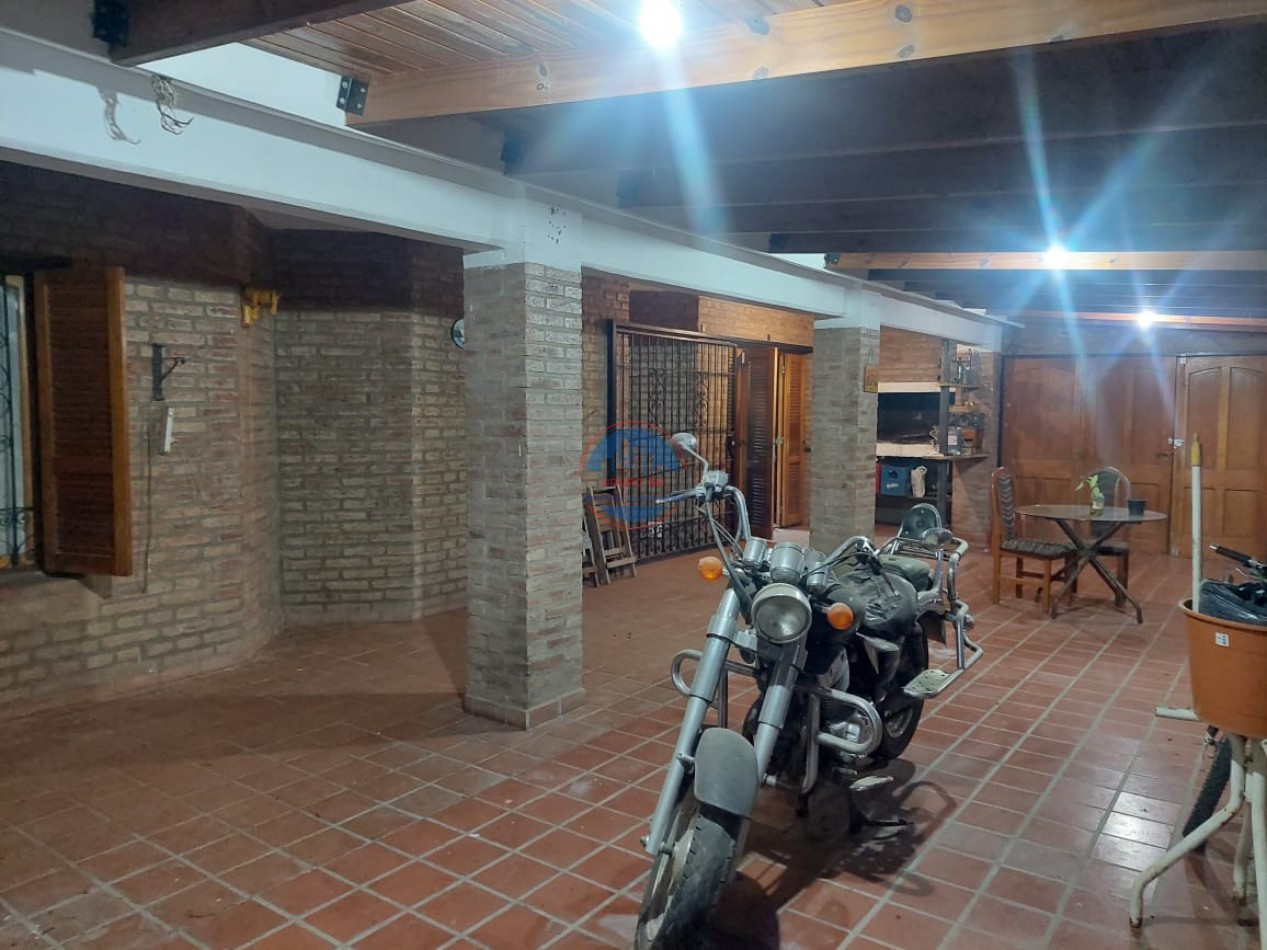 VILLA ALLENDE - CASA DE 4 DORMITORIOS.