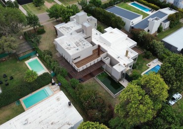 CAÑUELAS VILLAGE - CASA EN VENTA 3 DORMITORIOS CON PILETA.